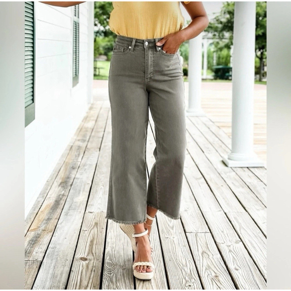 Judy Blue Garment Dyed Army Green Raw Hem Wide Leg Cropped Jean Size 5/27 EUC - Picture 1 of 7